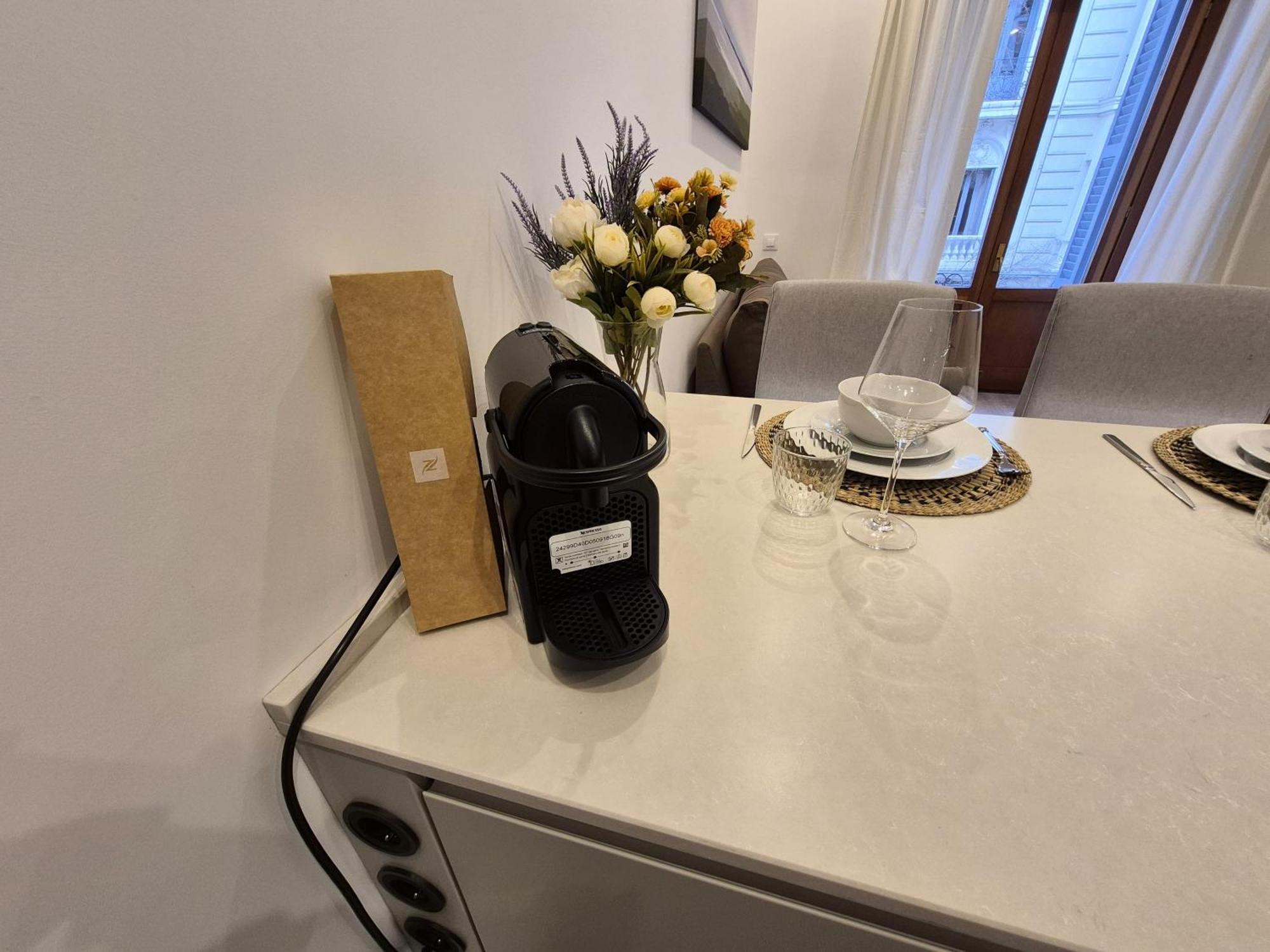Apartamentos Plaza De Espana Madrid Eksteriør billede