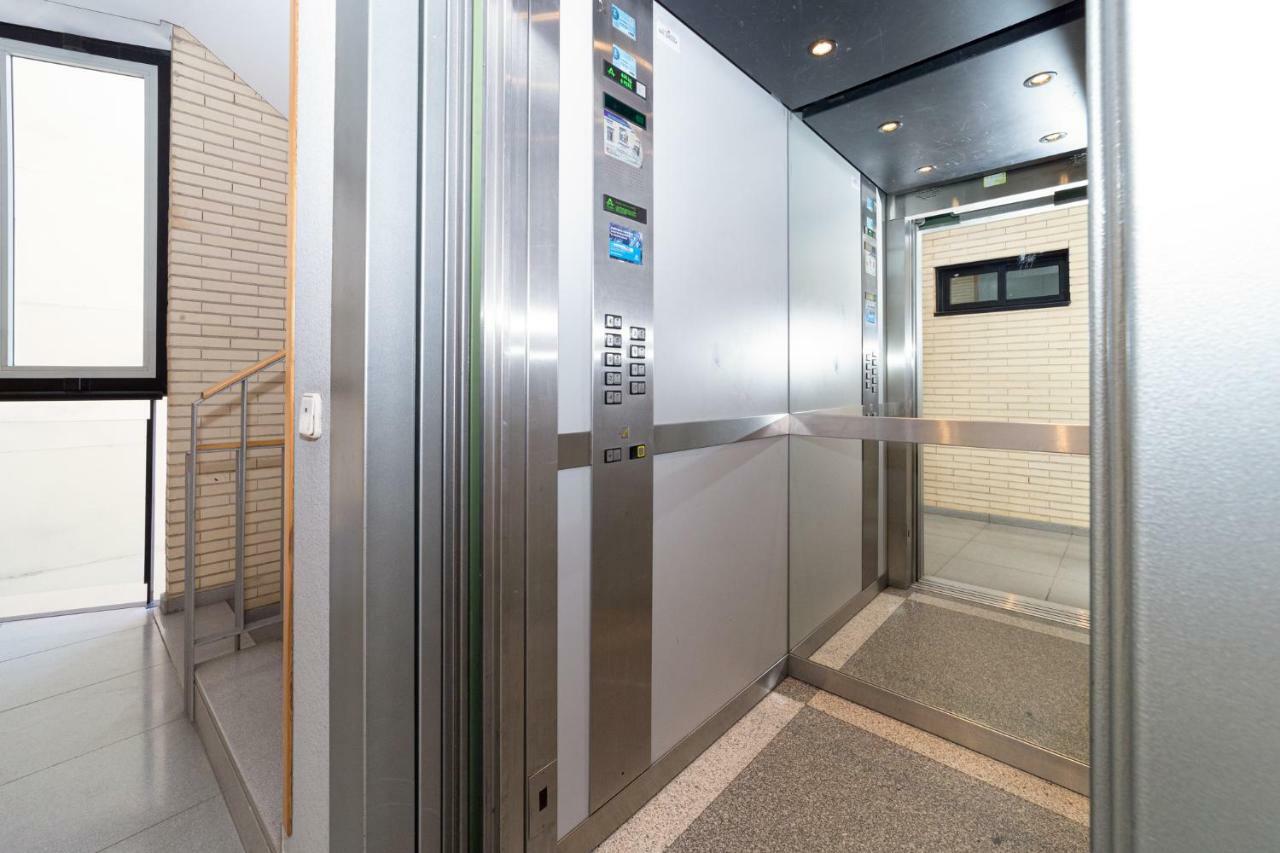 Apartamentos Plaza De Espana Madrid Eksteriør billede